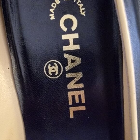 Gently worn | Lovingly restored AUTHENTIC Channel pumps - Picture 6 of 6